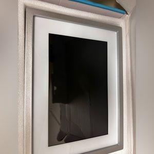 Skylight 10 in Digital Picture Frame